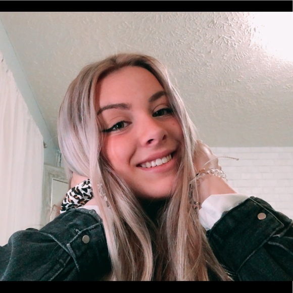 Meet your Posher, Brooke - Picture 1 of 1